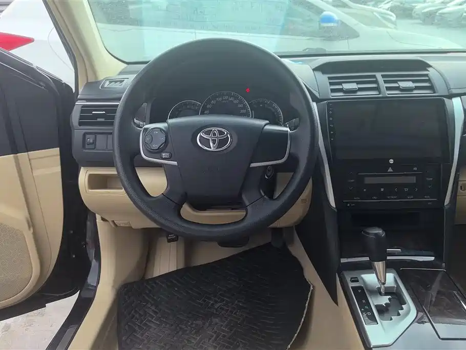 Toyota Camry 2015 2.0E Elite Edition фото 15