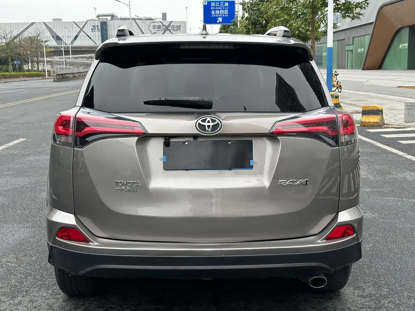 Toyota RAV4 Rongfang 2016 2.0L CVT 2WD Trend (China V) фото 8