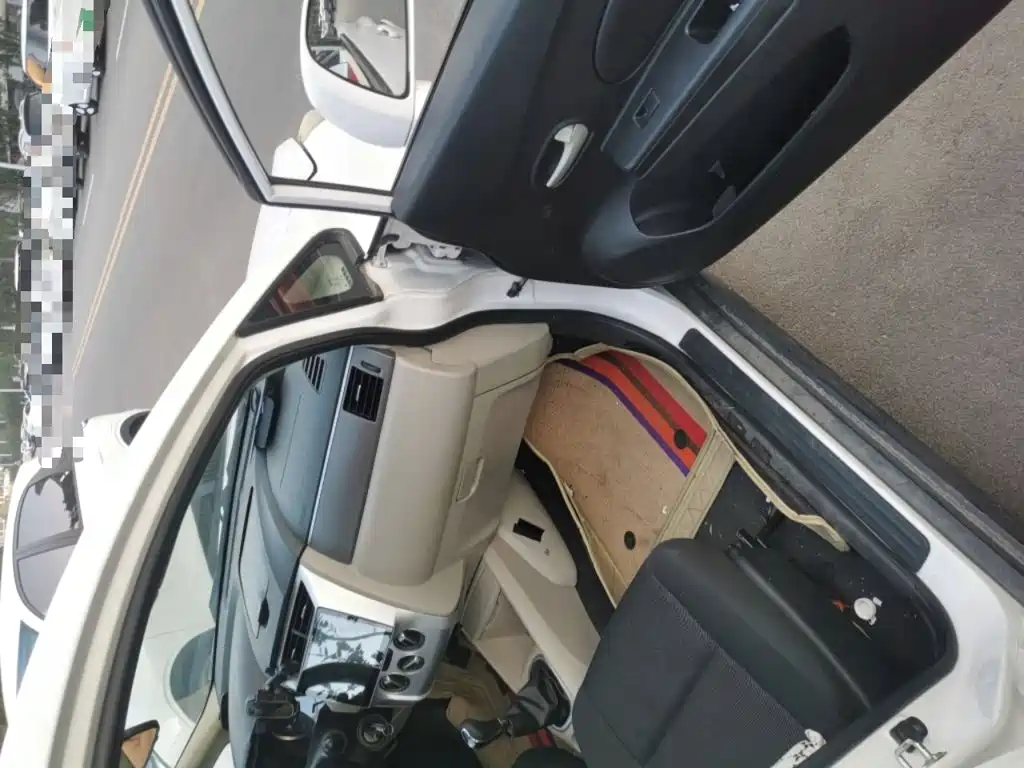Venucia R50 2015 2015 1.6L Manual Fashion