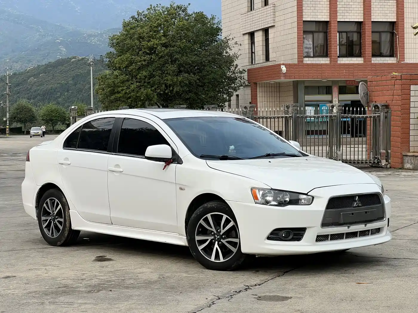 Mitsubishi Lancer EX 2013 ZhiShang Edition 1.8L Manual Luxury фото 2