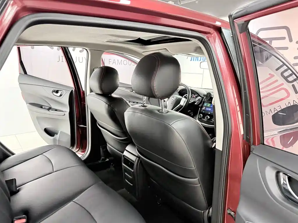 Photo 15 - Nissan Tiida