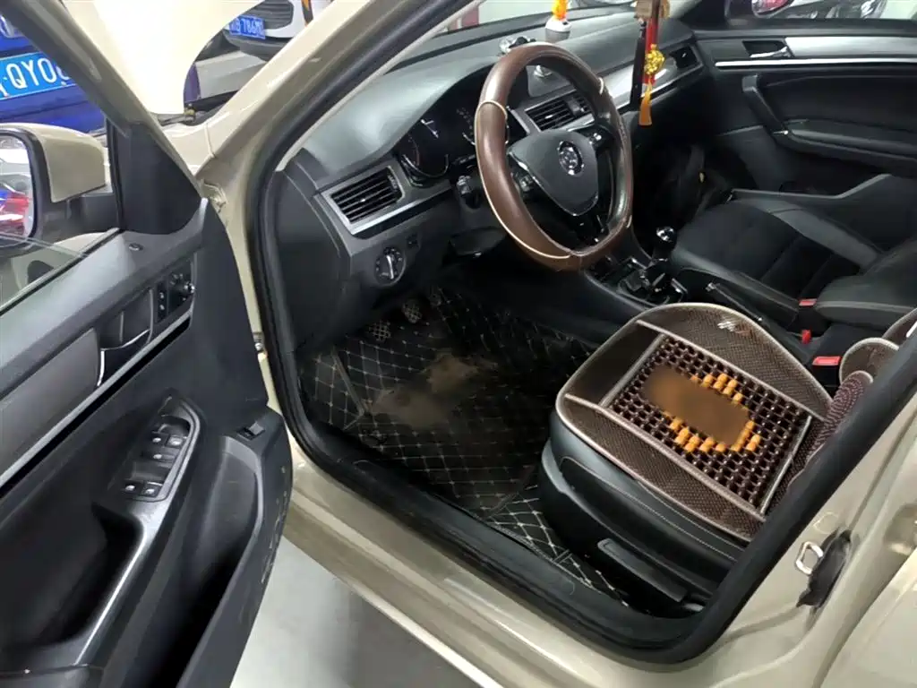 Volkswagen Bora 2018 1.5L Manual Comfort фото 16
