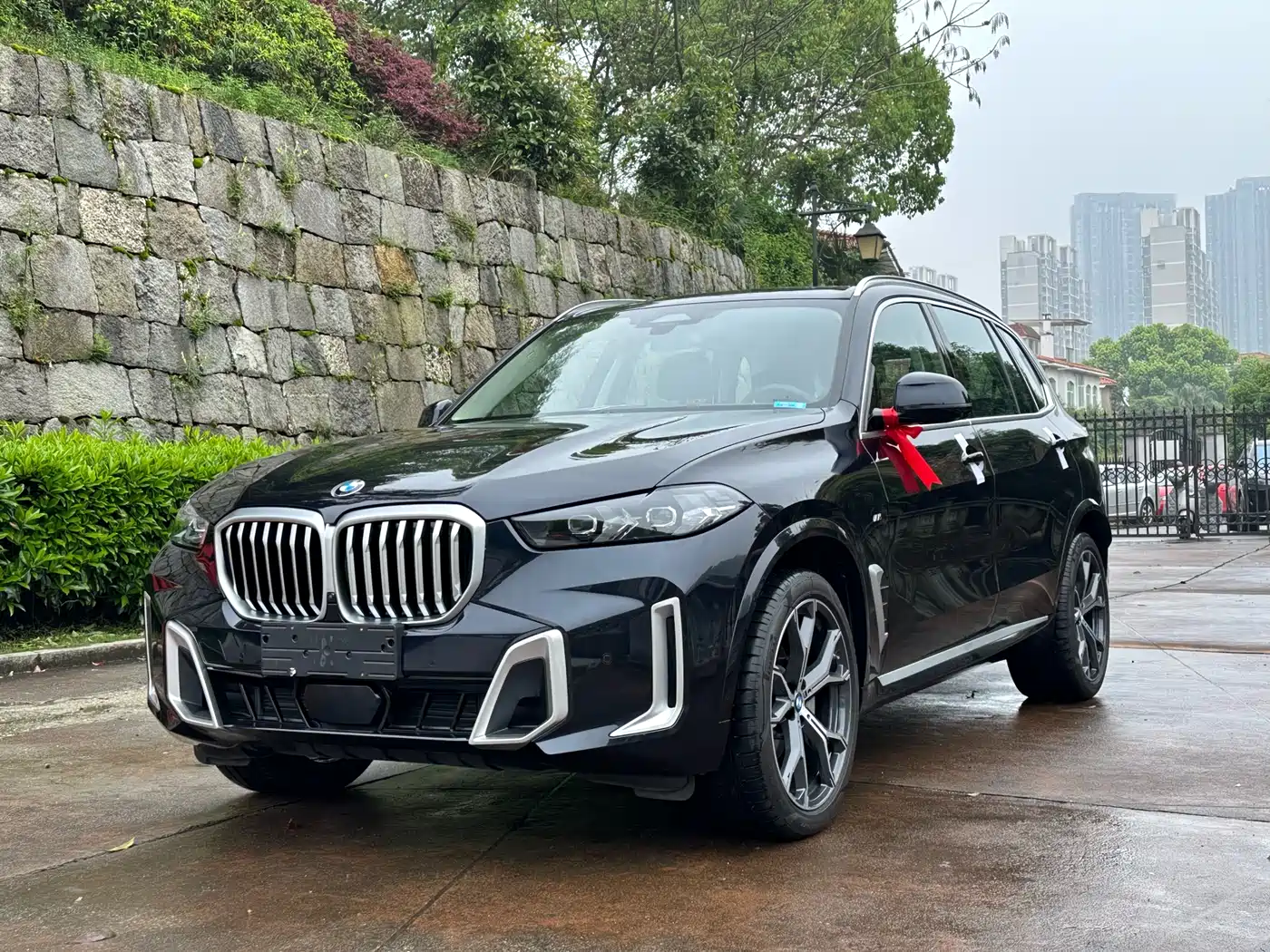 BMW X5 2025 Model xDrive 30Li Exclusive M Sport Blackout Package