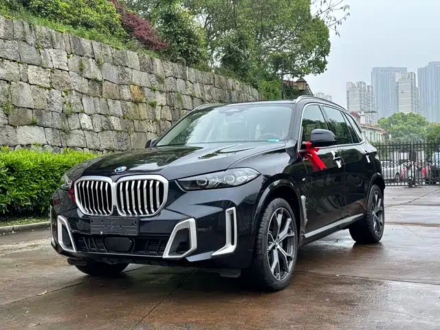 BMW X5 2025 Model xDrive 30Li Exclusive M Sport Blackout Package