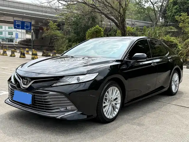 TOYOTA CAMRY