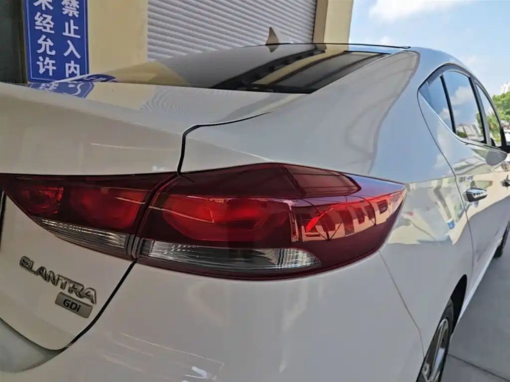 Hyundai Elantra 2016 Model 1.6L Automatic Smart Elite фото 8