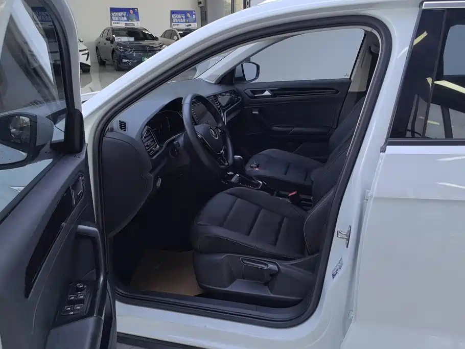 Photo 9 - Volkswagen T-ROC