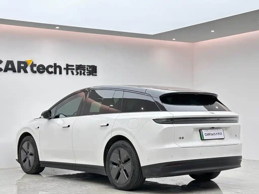 Li Auto i6 2026 2025 2WD Base Model