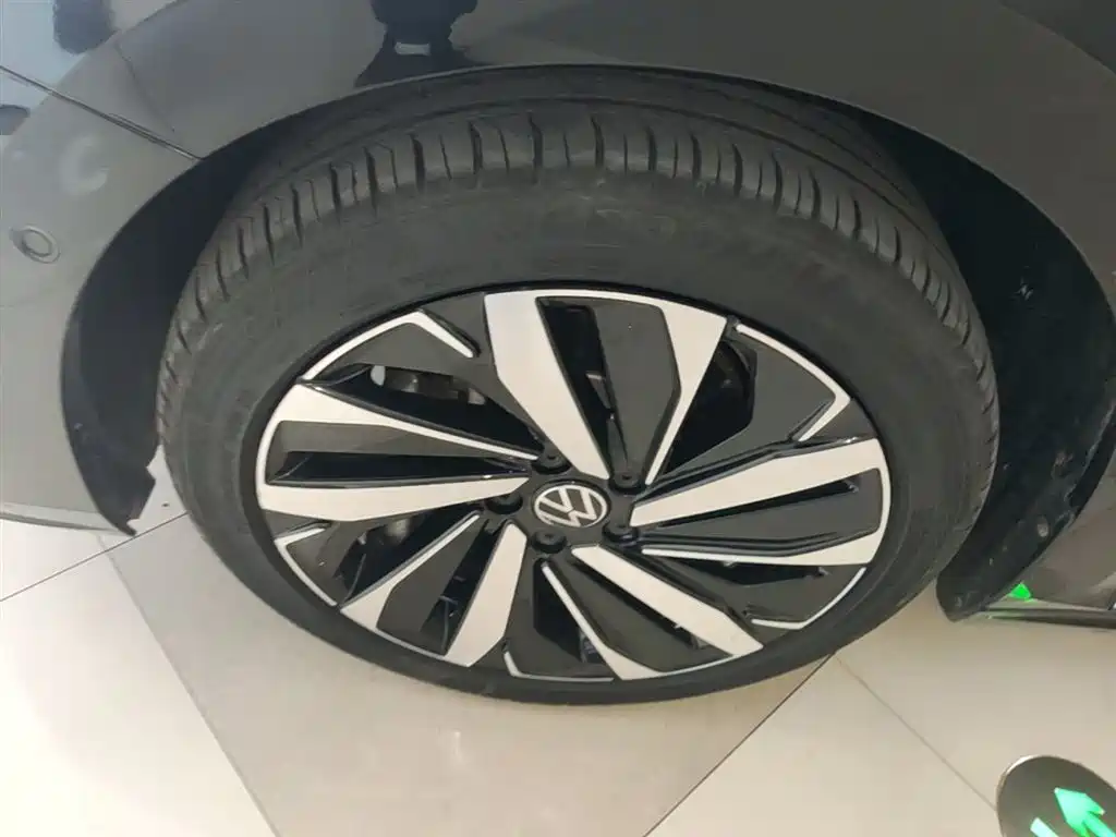 Volkswagen Passat 2022 330TSI Starlight Luxury Edition фото 23