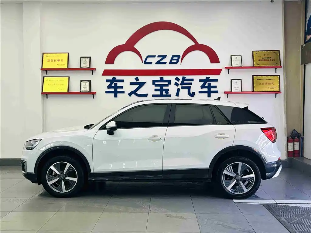 AUDI Q2L E-TRON