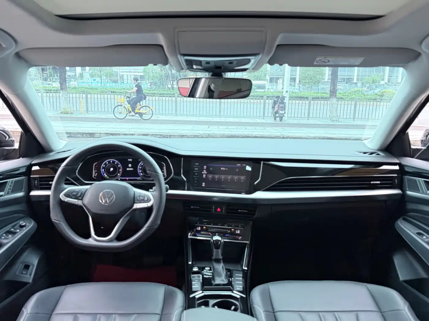 Volkswagen Passat 2025 Outstanding 380TSI Starlight Dragon Soaring Edition фото 6