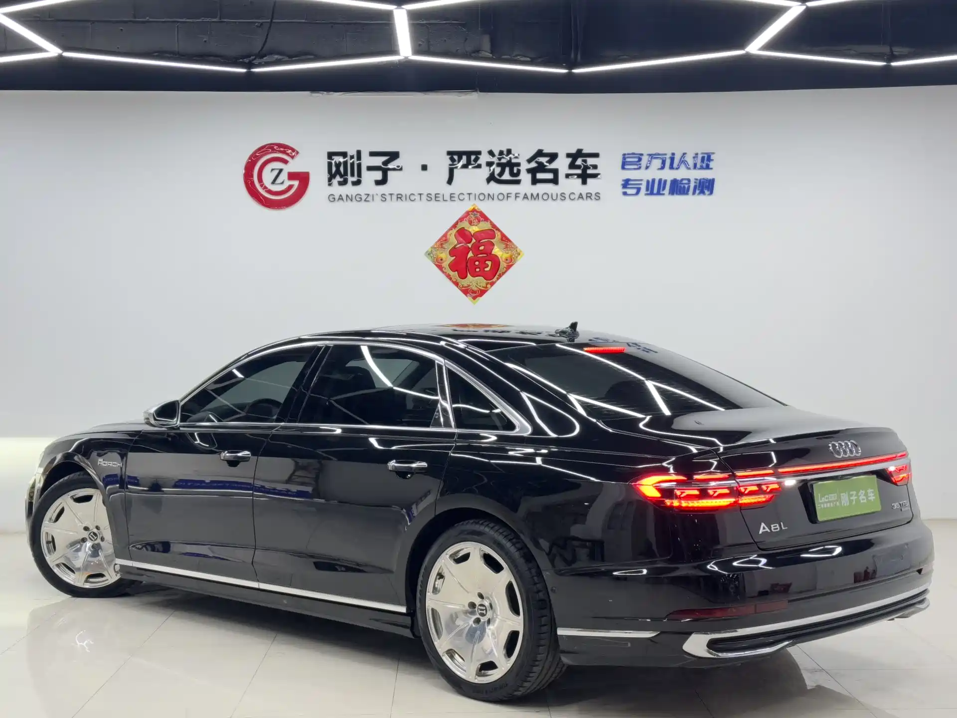 Фото 4 - Audi A8