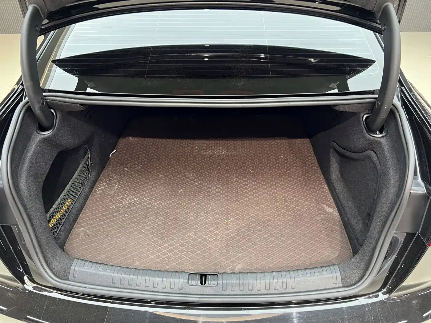 Фото 23 - Audi A6L