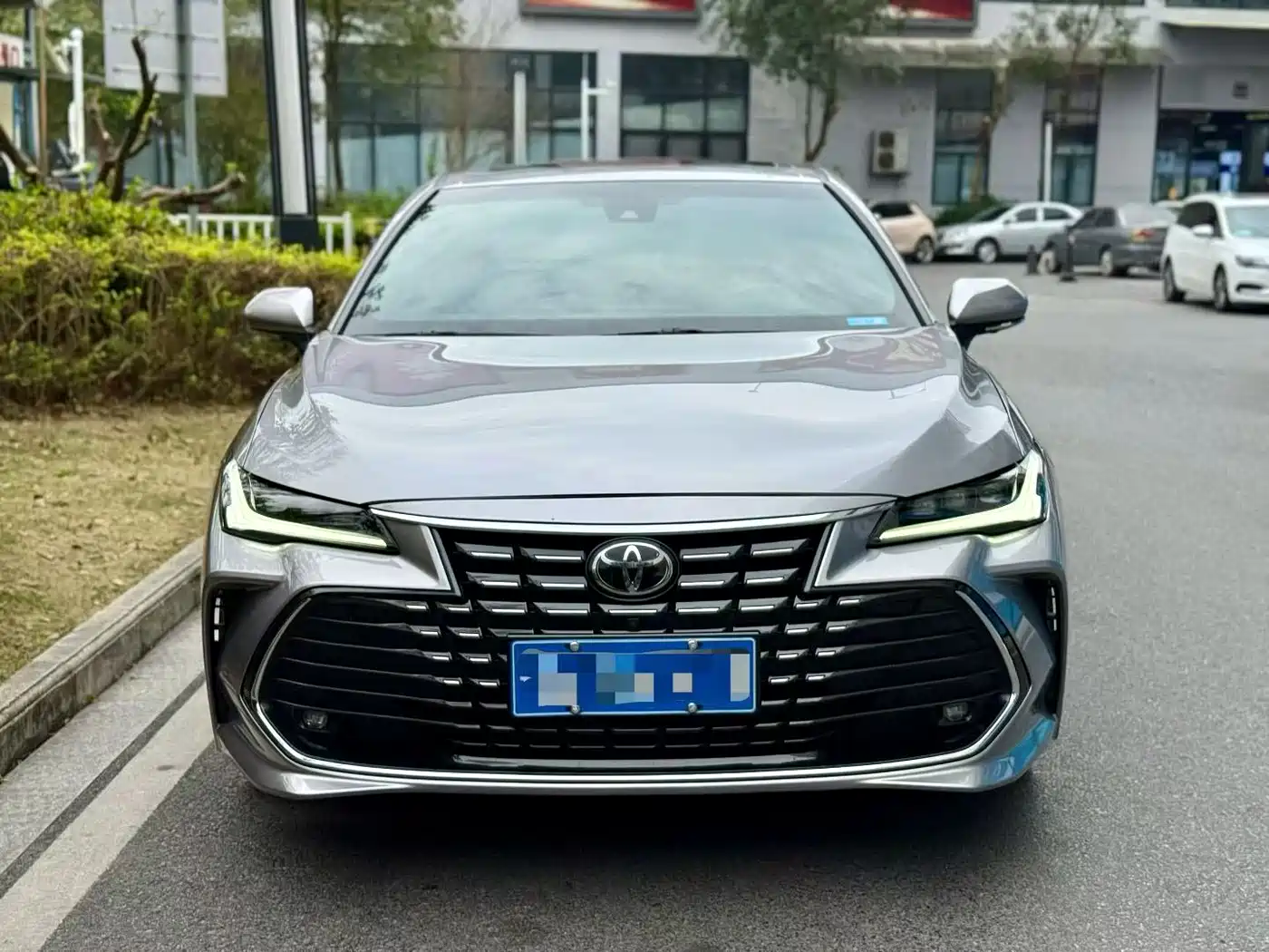 Toyota Avalon 2022 2.0L XLE Premium фото 2