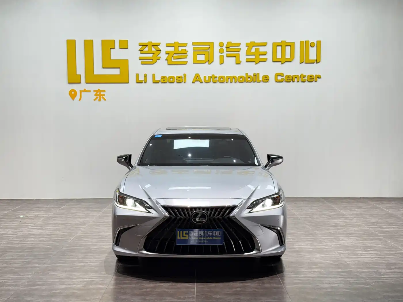 Фото 2 - Lexus ES