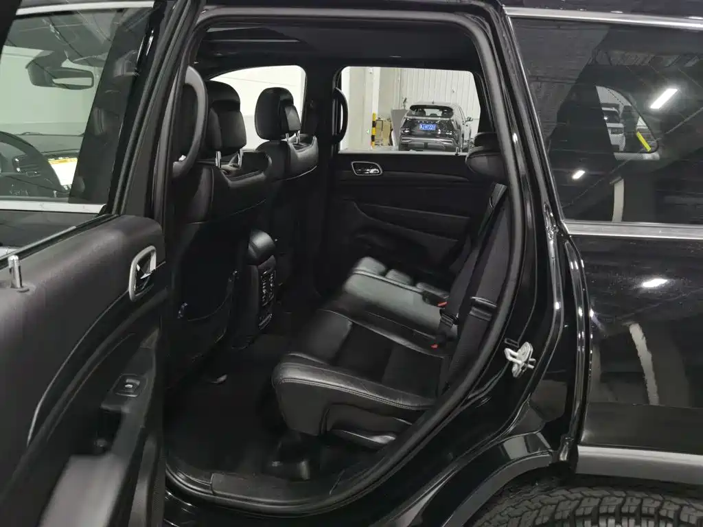 Фото 15 - Jeep Grand Cherokee (Import)