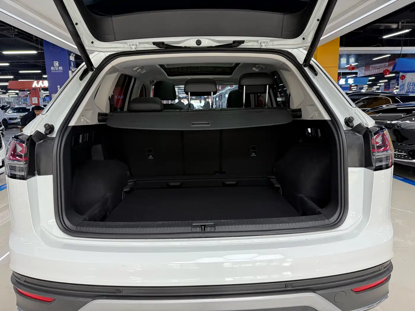 Volkswagen Tayron 2024 330TSI 2WD Luxury Plus Advanced фото 9