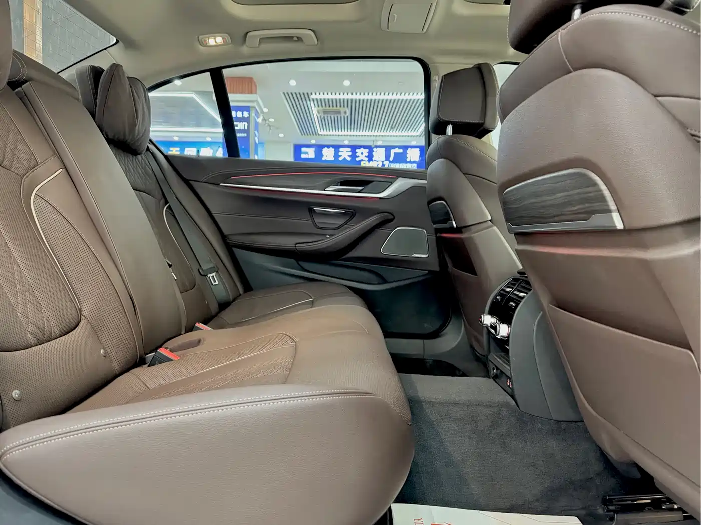 BMW 5 Series 2021 530Li Premium Luxury Package фото 7