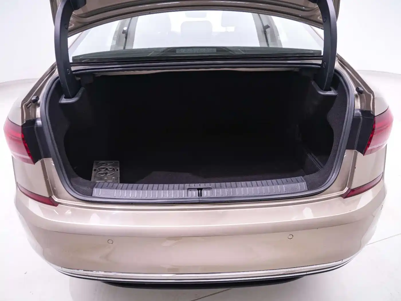 Volkswagen Passat 2022 330TSI Starlight Elite Edition фото 22