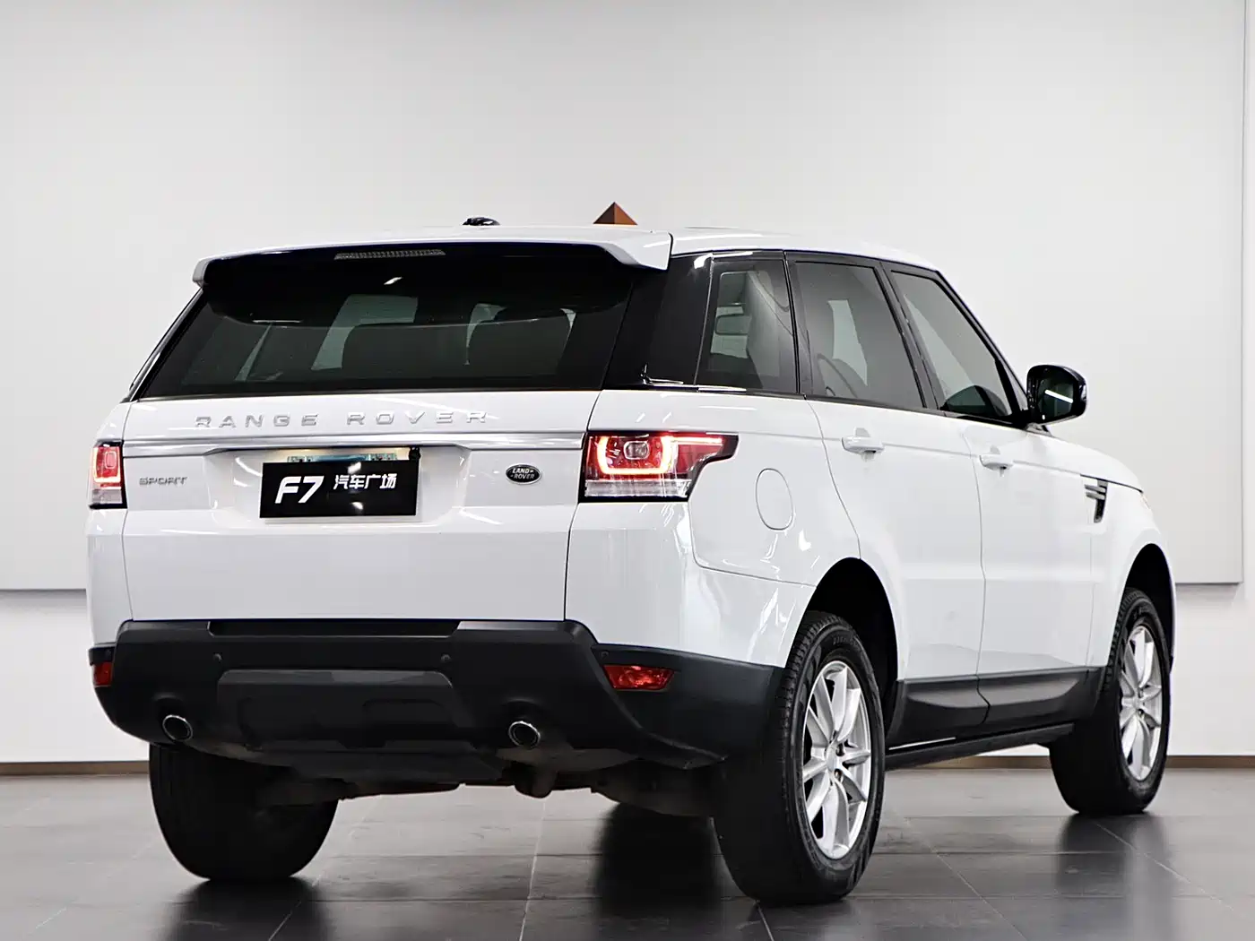 Land Rover Range Rover Sport 2016 Model 3.0 SDV6 HSE DYNAMIC фото 6