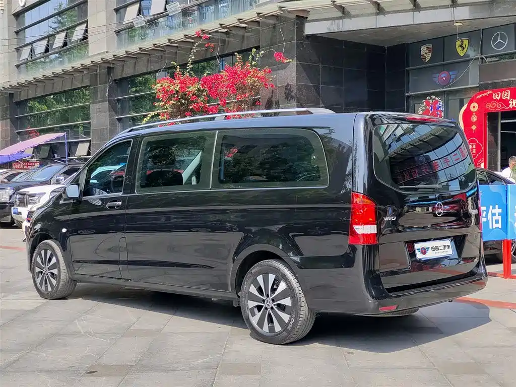 Mercedes-Benz Vito 2023 2.0T Elite 7-Seater фото 4