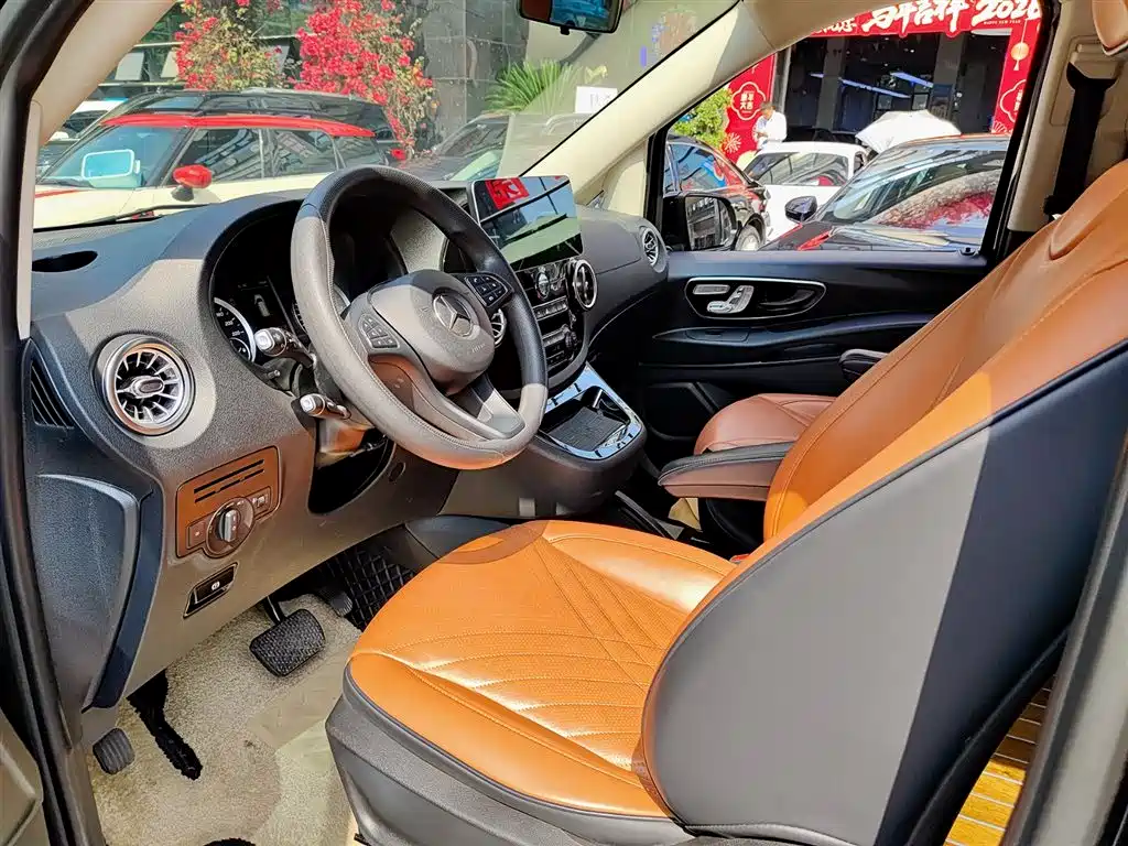 Mercedes-Benz Vito 2023 2.0T Elite 7-Seater фото 7