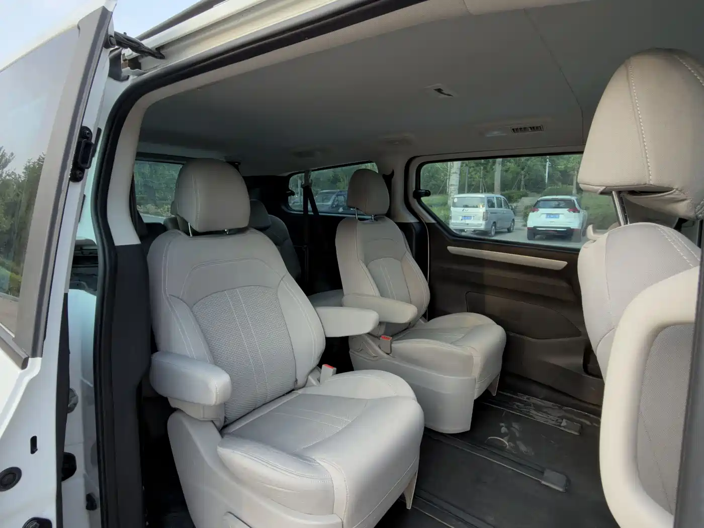 SAIC Maxus Maxus G10 2022 2.0T Auto Smart Edition Petrol 7-Seater фото 7