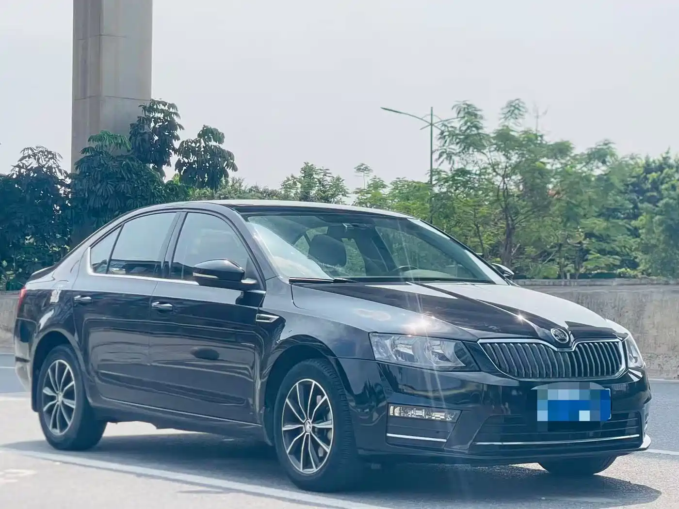 Škoda Octavia 2016 TSI280 DSG Smart Edition фото 2