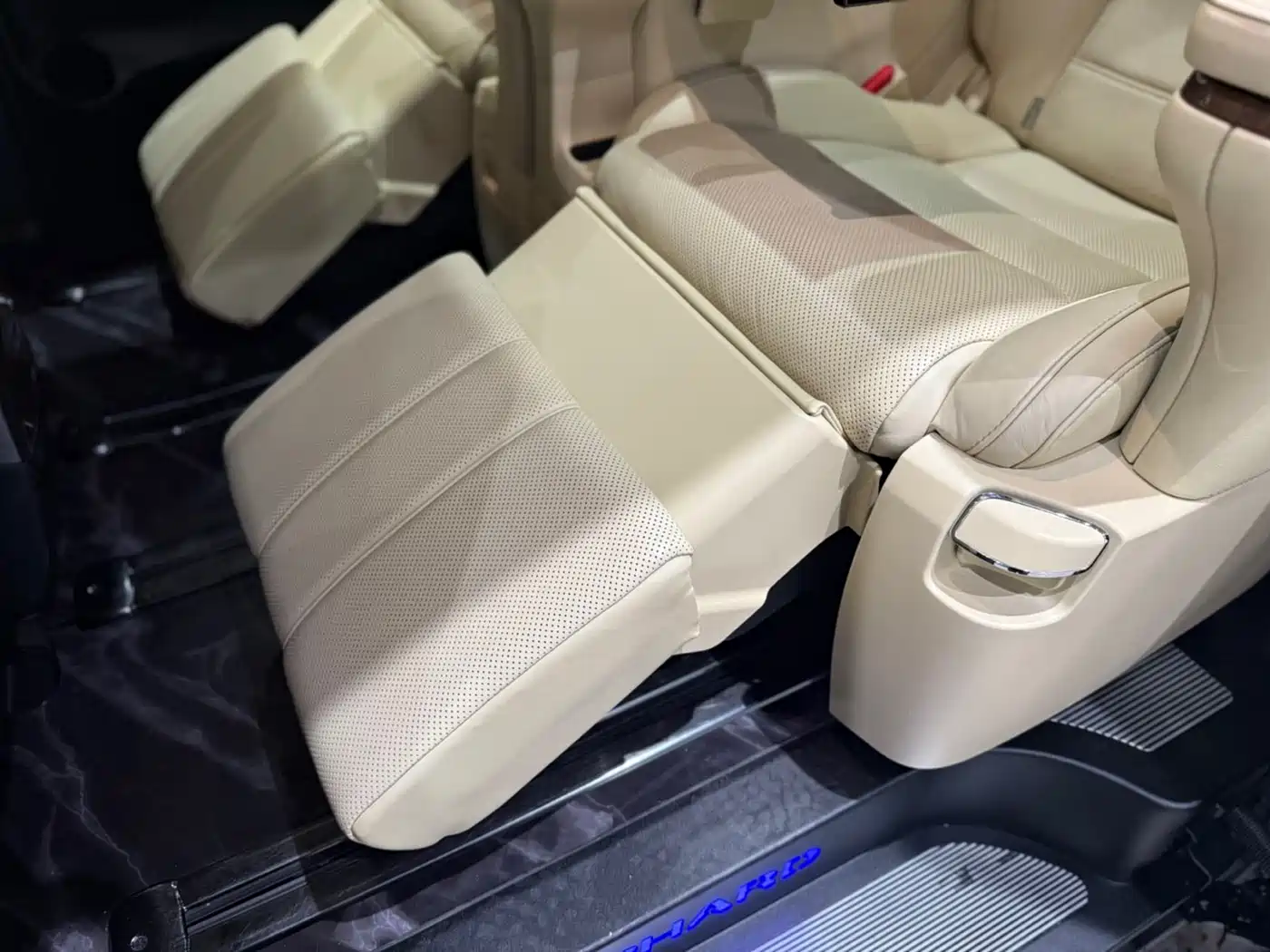 Toyota Alphard 2015 3.5L Premium Edition фото 9
