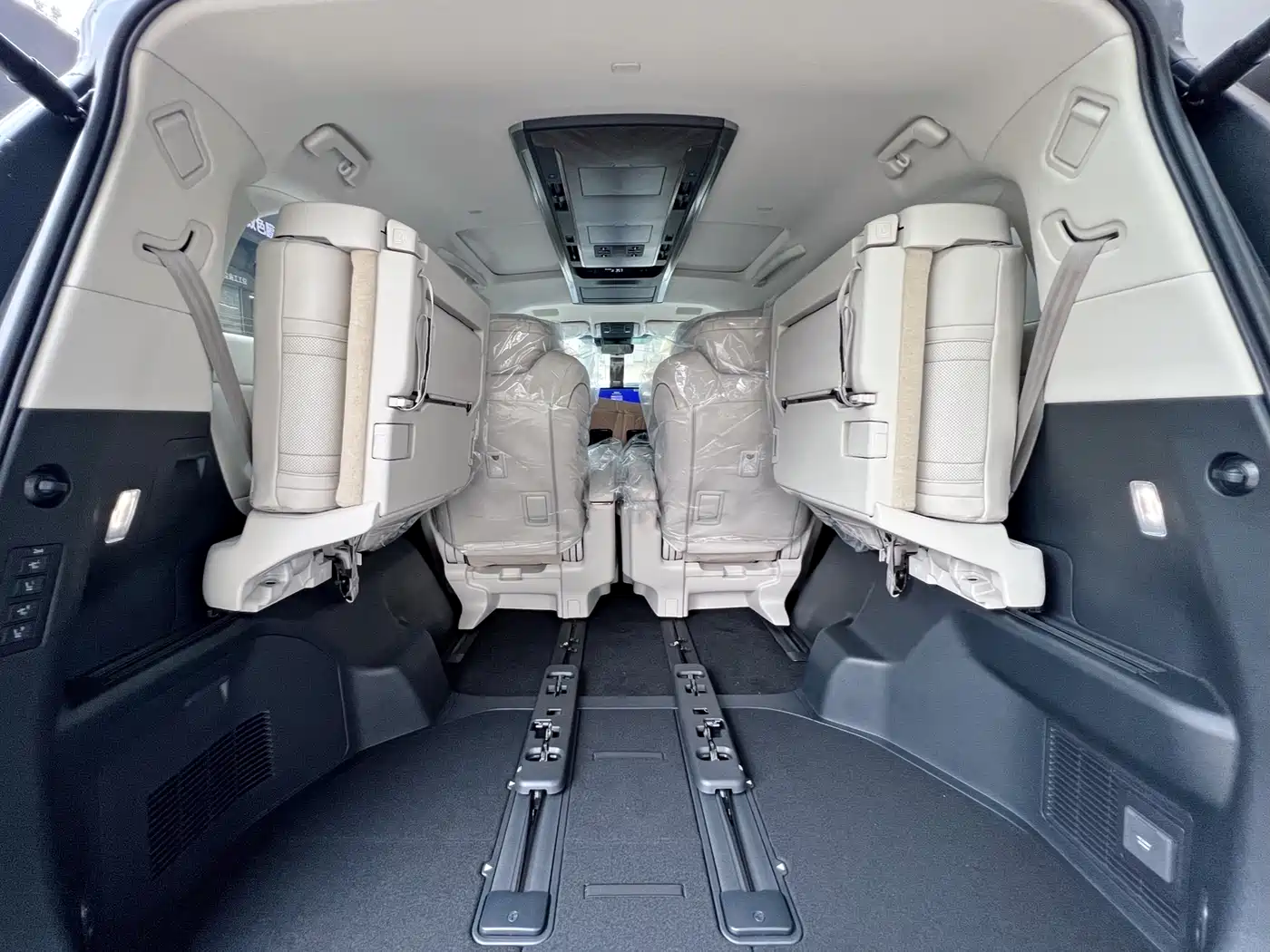 Lexus LM 2025 Model 500h Six-Seater Prestige Edition фото 19