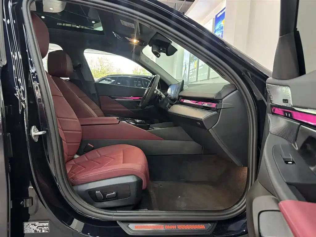 BMW 5 Series 2024 530Li Leading Model Luxury Package фото 15
