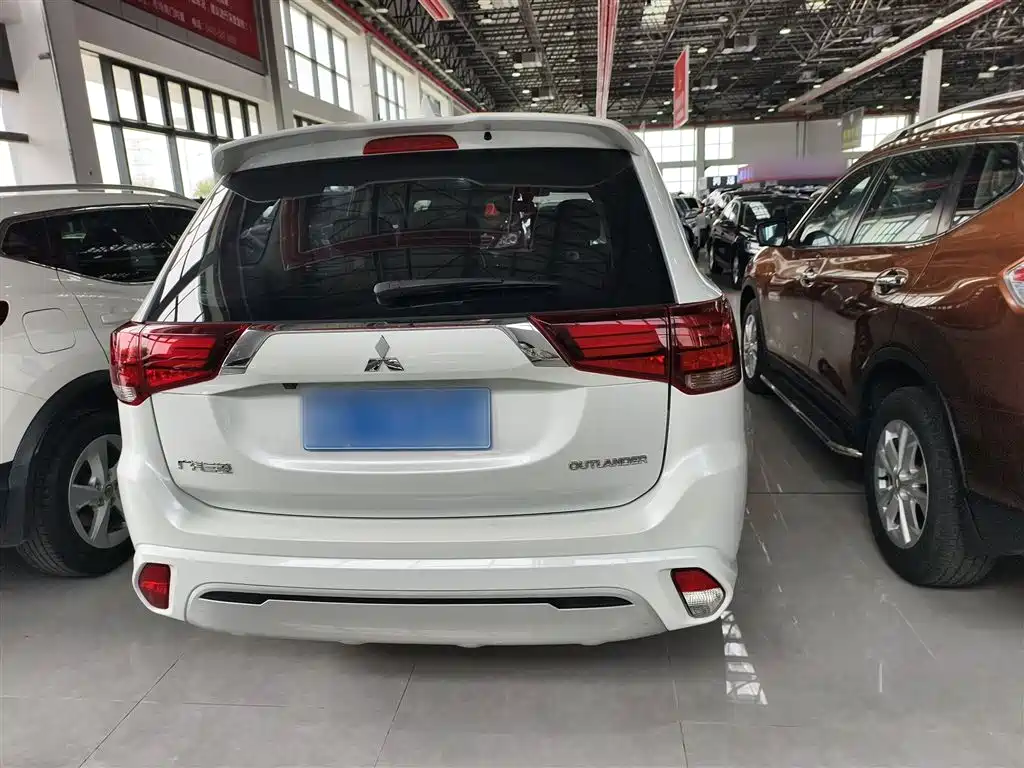 Mitsubishi Outlander 2021 Facelift 2.0L 2WD Comfort Edition 5-Seater фото 13