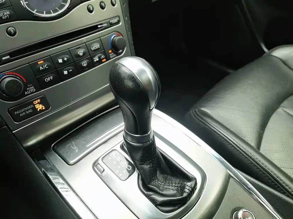 Infiniti G Series 2011 2010 G25 Sedan Sport Edition