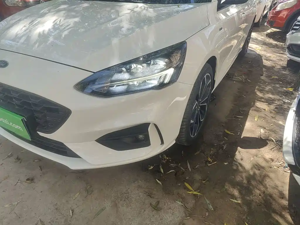 Фото 24 - Ford Focus