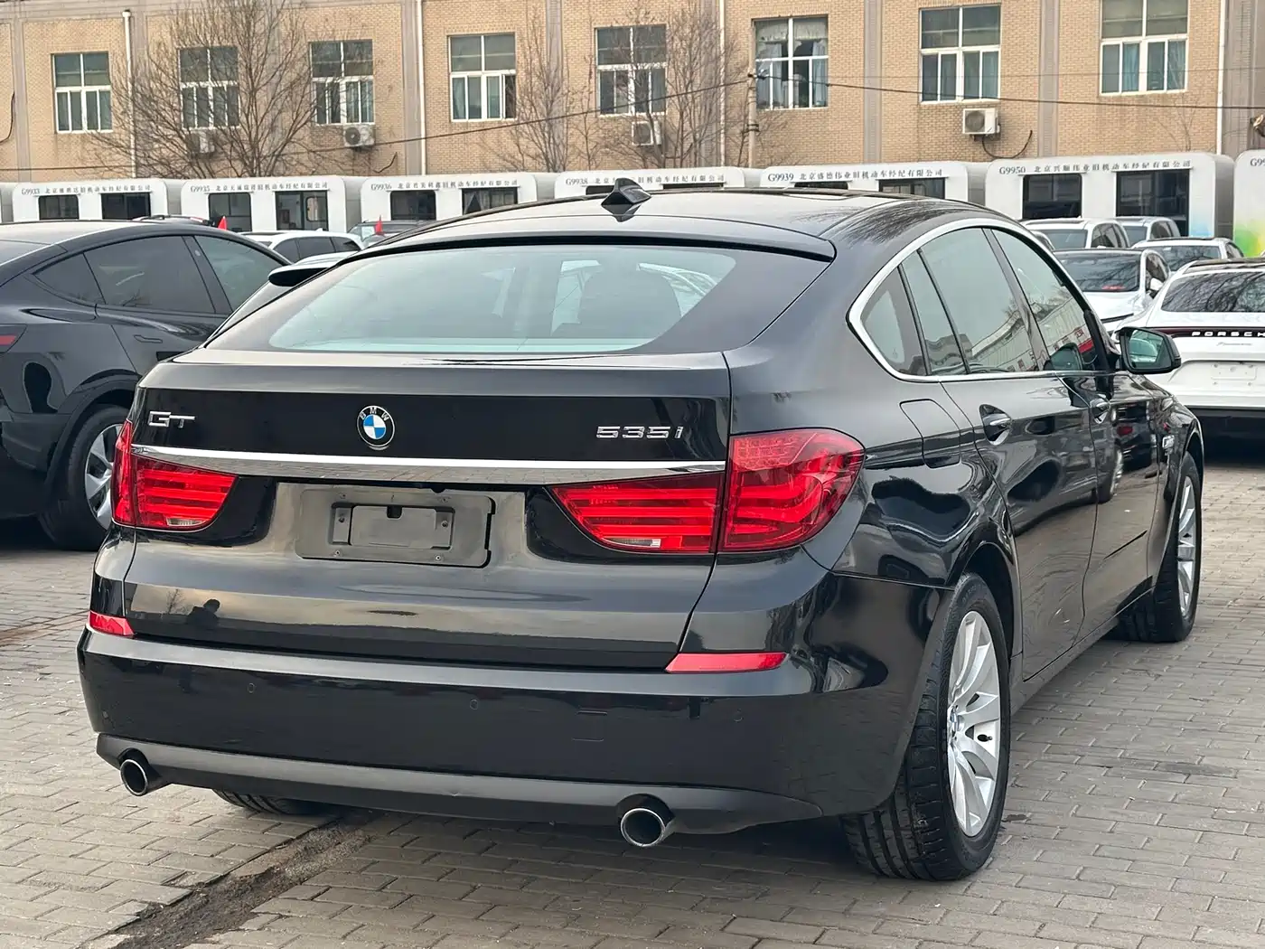 BMW 5 Series GT 2011 535i xDrive Luxury Model фото 13
