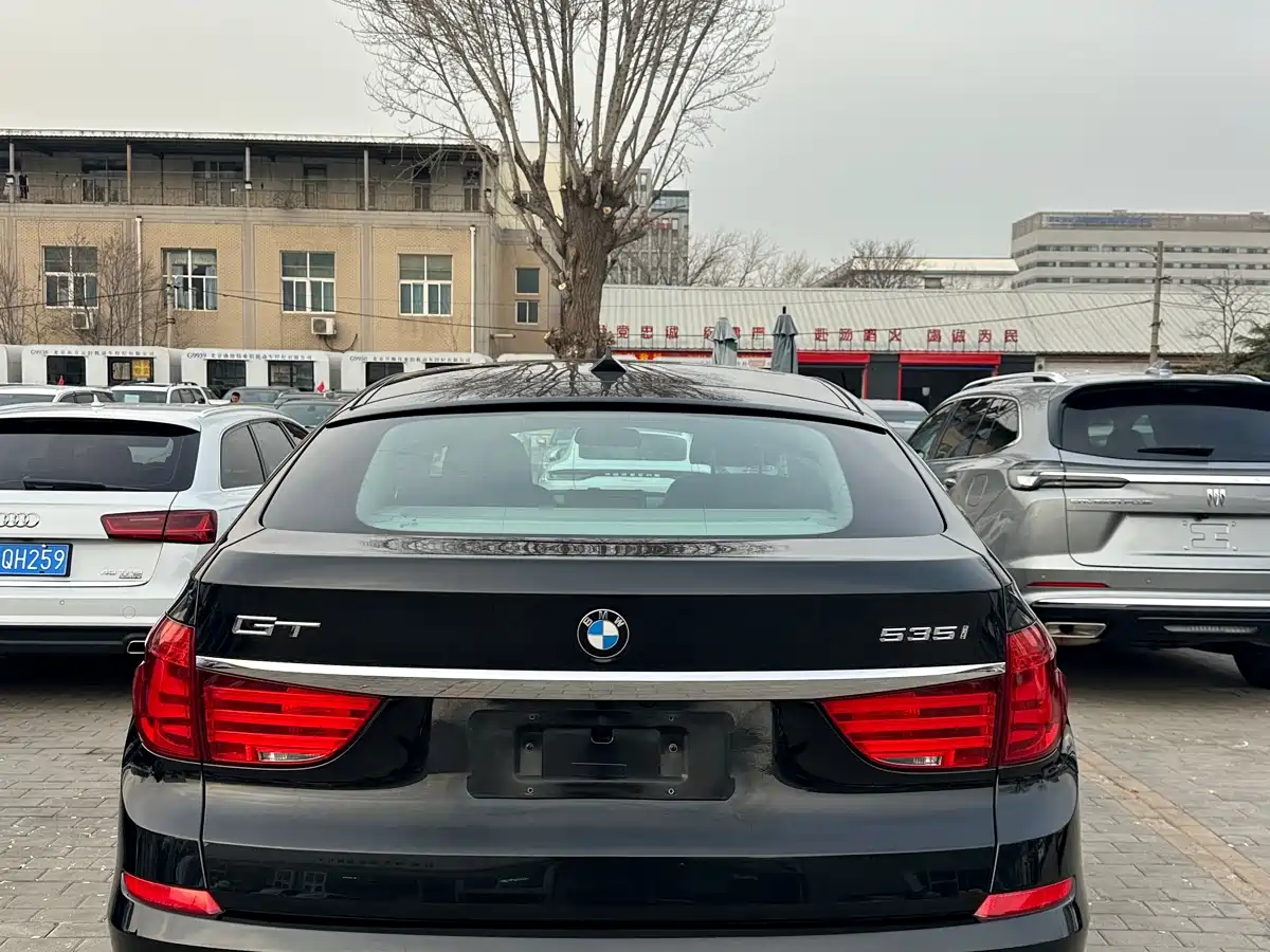 BMW 5 Series GT 2011 535i xDrive Luxury Model фото 14