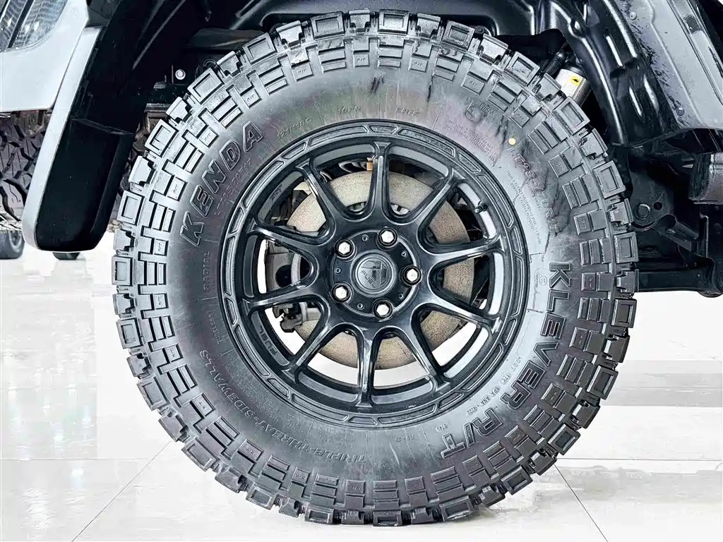 Фото 22 - Jeep Gladiator