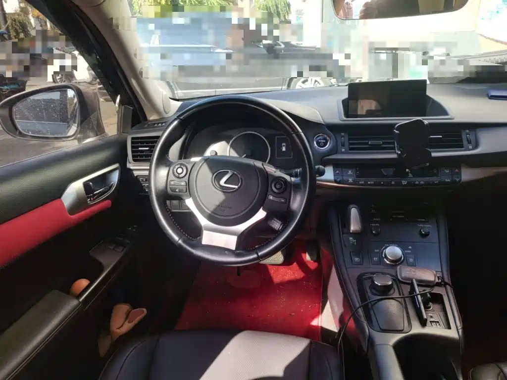 Фото 6 - Lexus CT