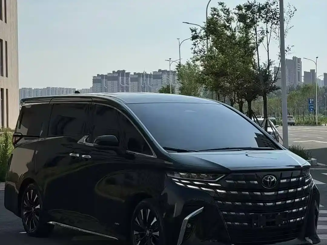 Toyota Alphard 2025 Hybrid 2.5L Ultimate Gold Edition фото 2