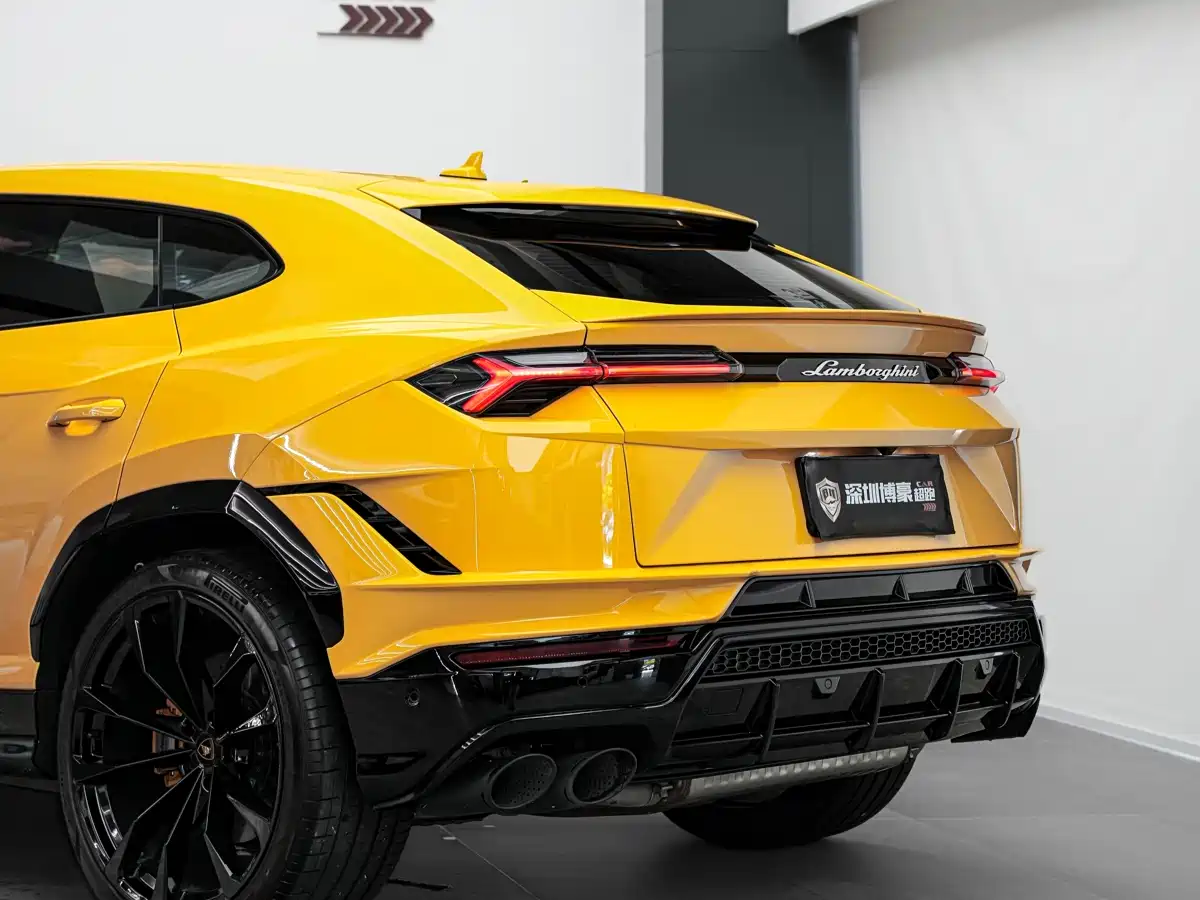 Фото 10 - Lamborghini Urus