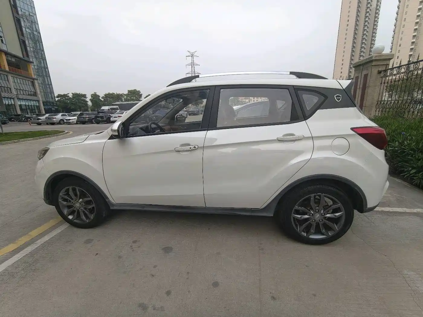 Landwind X2 2018 2017 1.6L Auto Sharp Edition