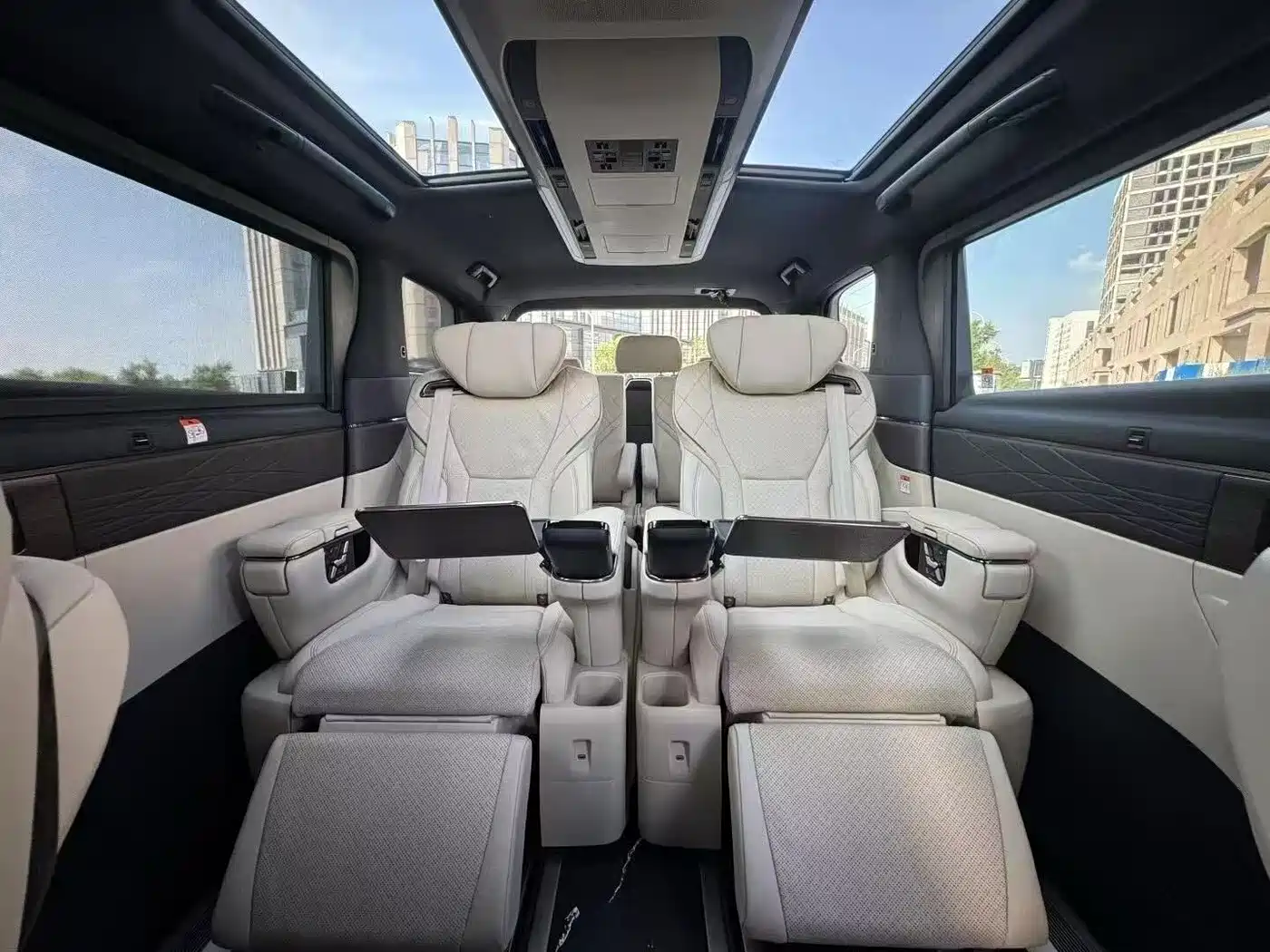 Toyota Alphard 2025 Hybrid 2.5L Ultimate Gold Edition фото 5