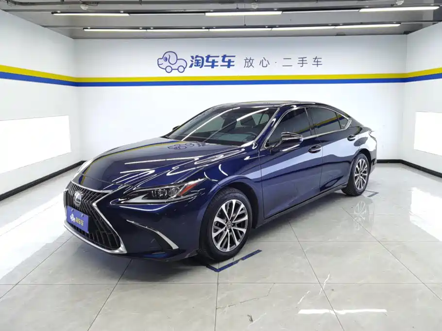 Photo 1 - Lexus ES