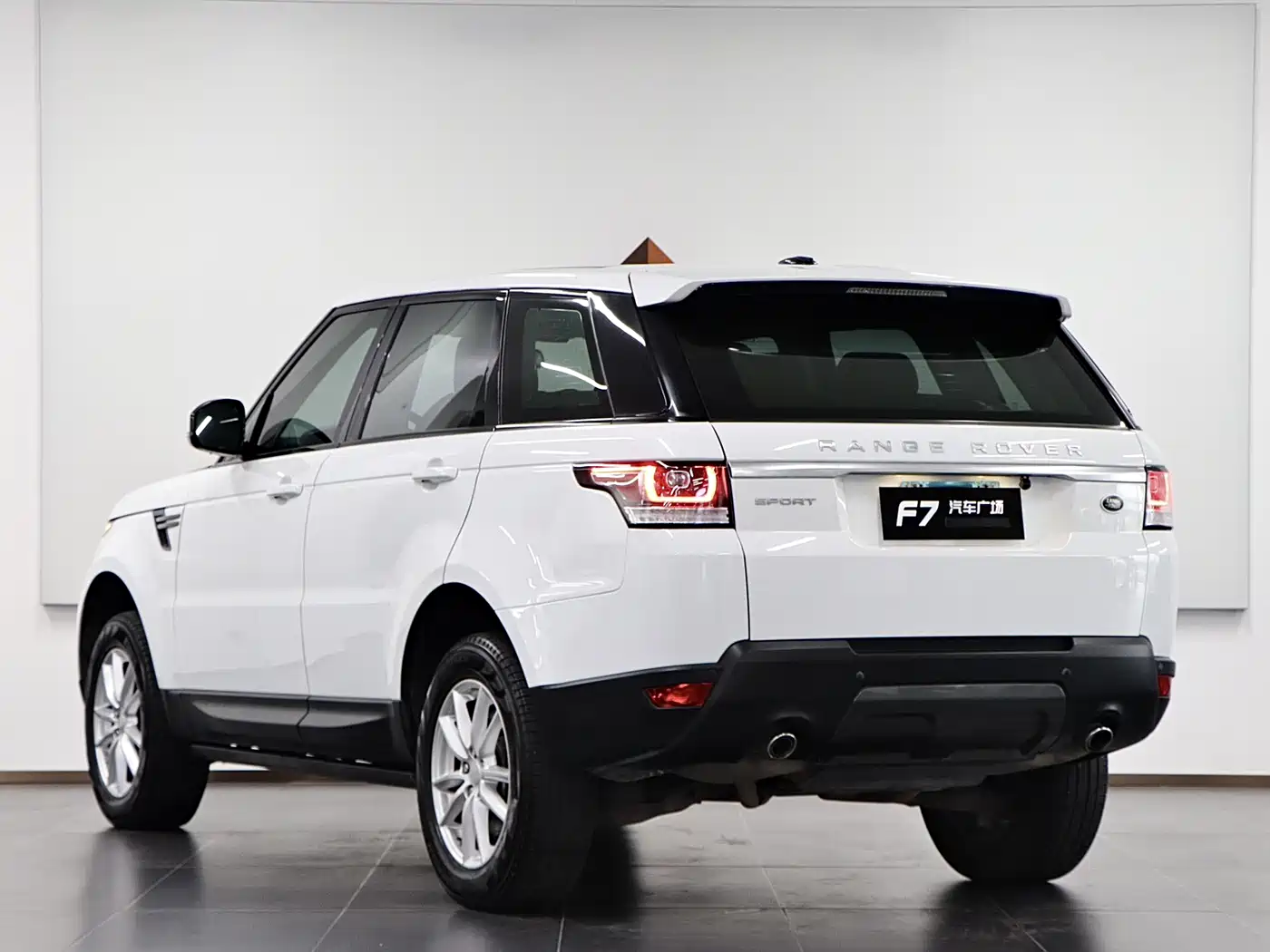 Land Rover Range Rover Sport 2016 Model 3.0 SDV6 HSE DYNAMIC фото 4