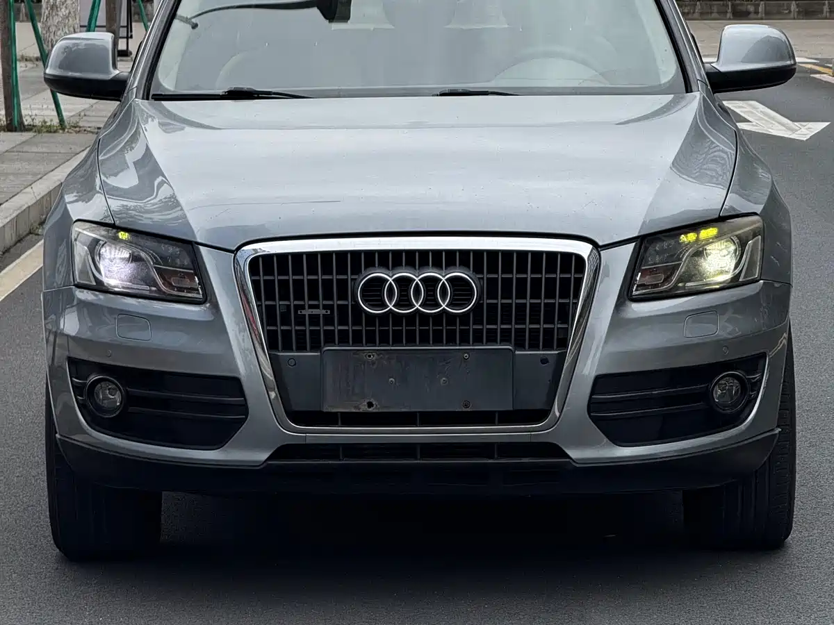 Audi Q5 2010 2.0TFSI Comfort фото 2