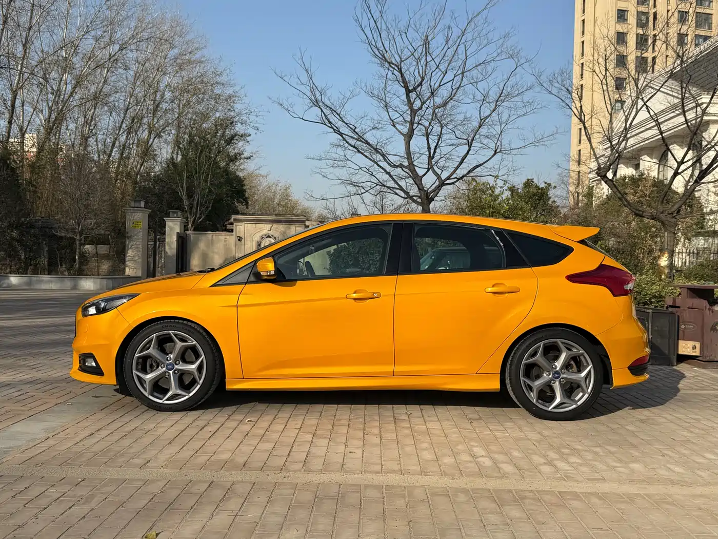 Ford Focus (Import) 2016 2015 2.0T ST Orange Edition