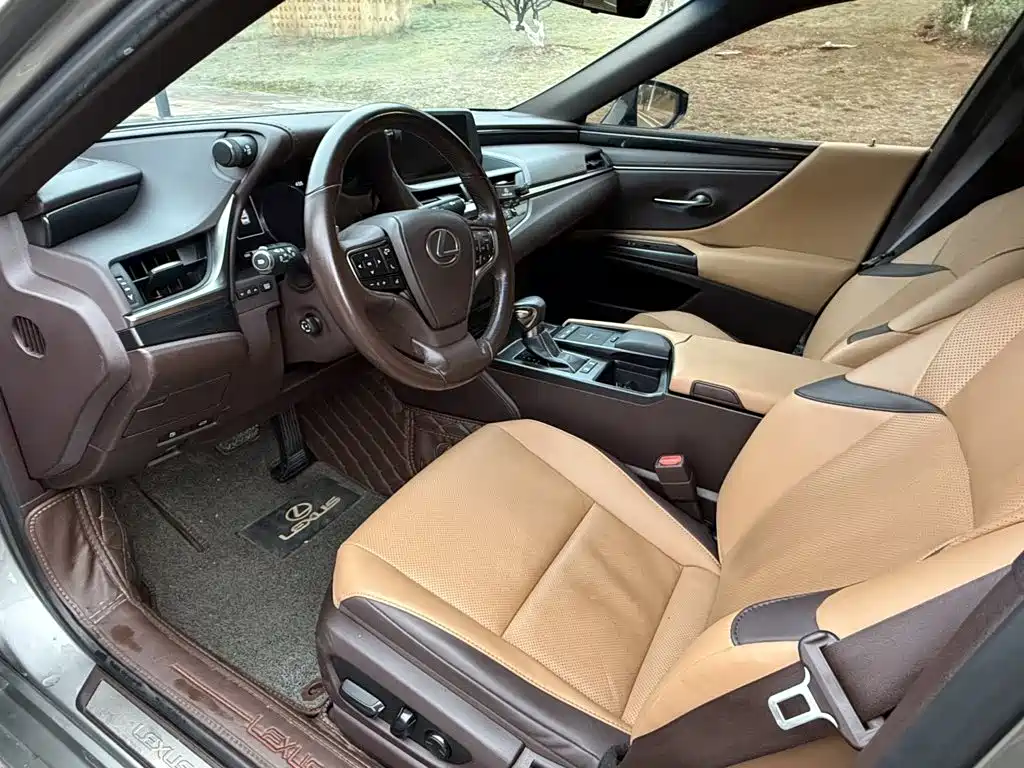 Фото 7 - Lexus ES