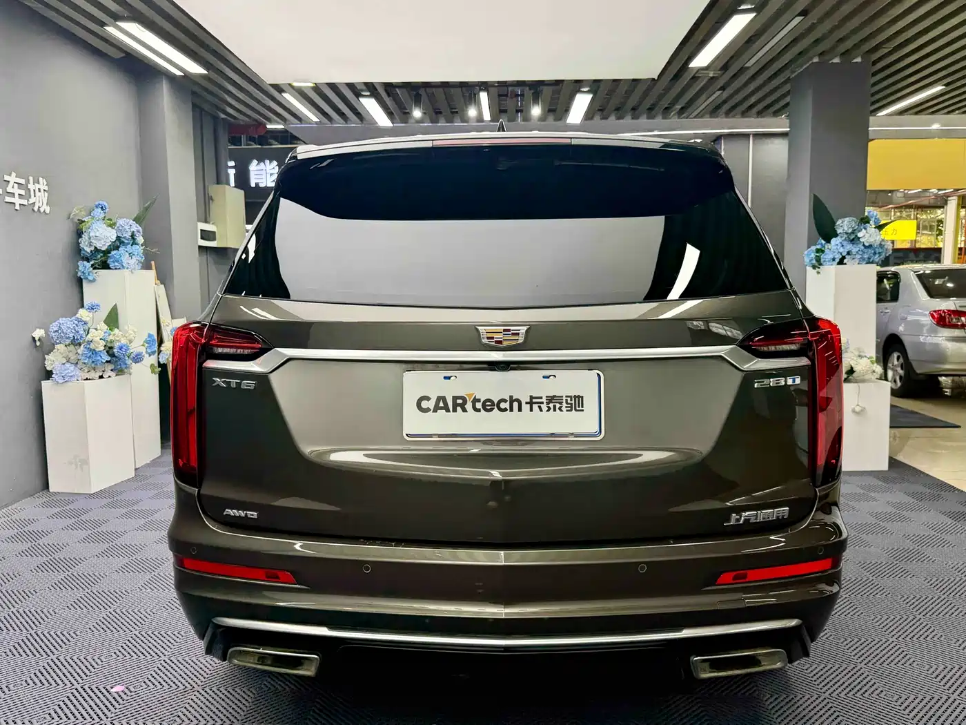 CADILLAC XT6