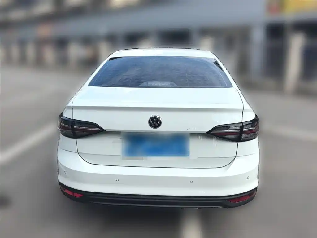 Volkswagen Lavida 2023 XRUI 1.5L Manual New Comfort Edition фото 4