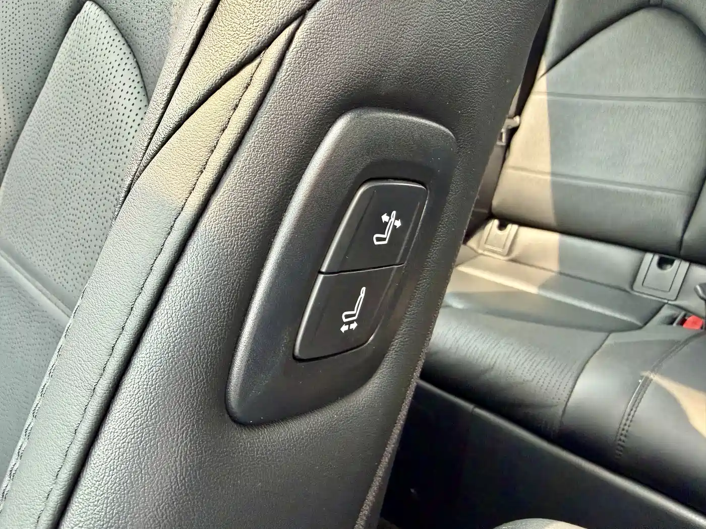 Toyota Avalon 2022 Hybrid 2.5L Luxury Edition фото 23